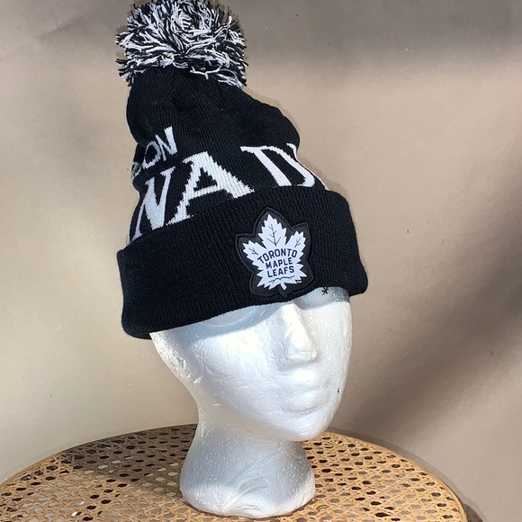 Toronto Maple leafs Molson Canadian Other - Molson Canadian promo Winter hat toque with Pom Pom & Toronto maple leafs patch